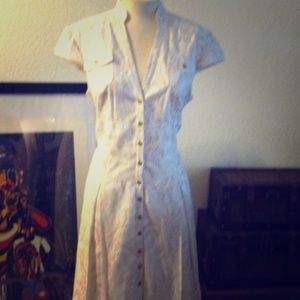 COPY - Beautiful Kay Unger shirt dress. White/gold
